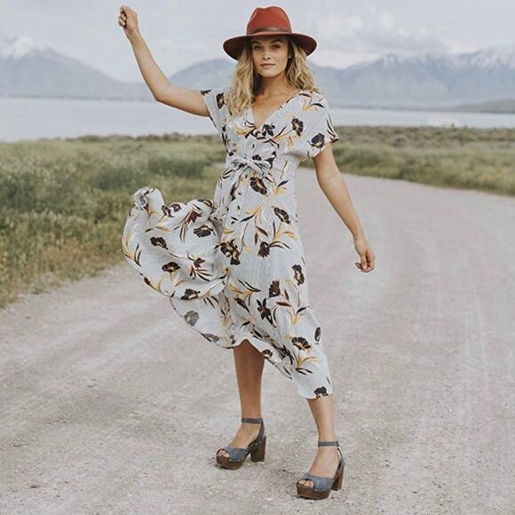 JOURNEE COLLECTION LORICA PLATFORM SANDAL in GREEN - Picture 2 of 13